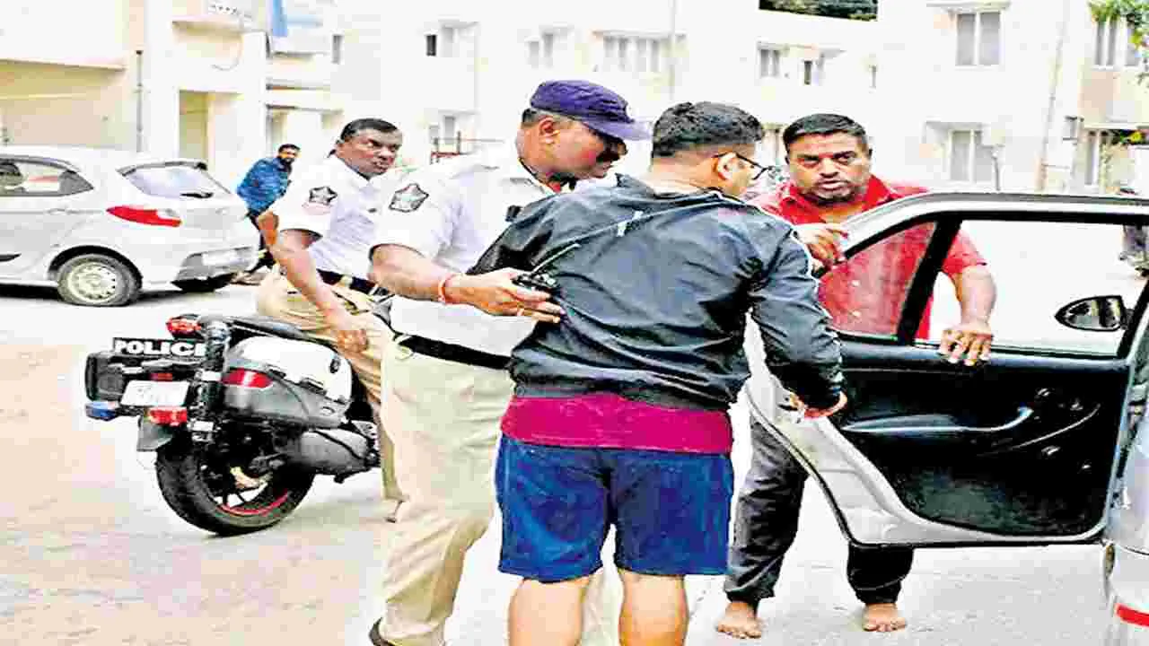 Tirumala Police Misconduct: తిరుమలలో మద్యం మత్తులో ముగ్గురు ఏపీఎస్పీ కానిస్టేబుళ్ల వీరంగం