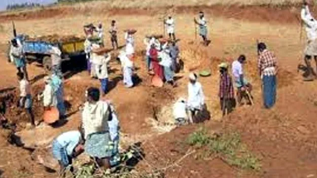 Central Govt: ఉపాధి’ బకాయిలు 961 కోట్లు విడుదల