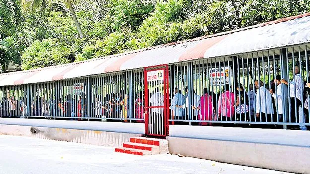 Tirumala Devotee Rush: తిరుమలలో పెరిగిన భక్తుల రద్దీ
