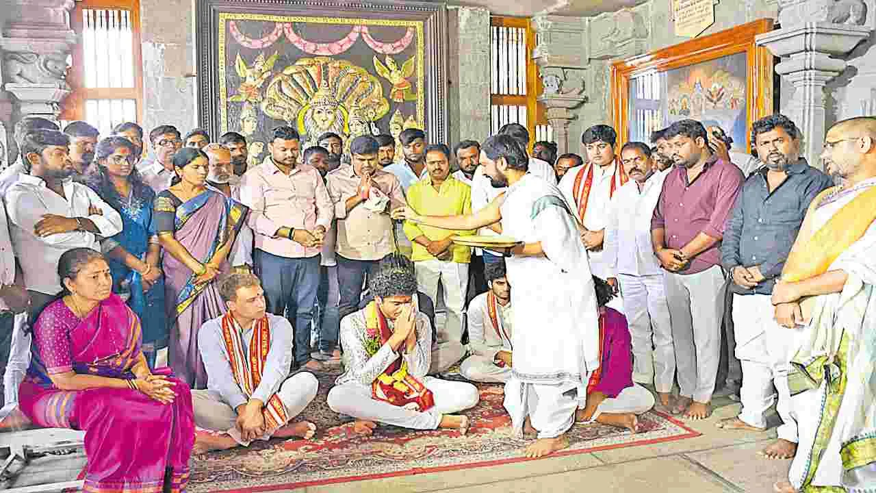 KCR Grandson Himanshu: యాదగిరిగుట్ట క్షేత్రపాలకుడు ఆంజనేయ స్వామికి నాగవల్లీ దళార్చన