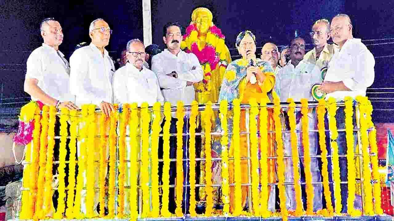 TDP BC Leader: సర్దార్‌ గౌతు లచ్చన్న సేవలు స్ఫూర్తిదాయకం