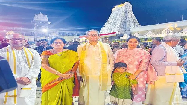Tirumala Visit: శ్రీవారిని దర్శించుకున్న జస్టిస్‌ ఎన్వీ రమణ