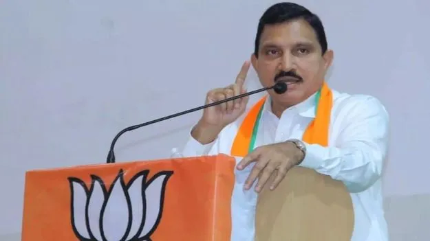 MLA Sujana Chowdary Injury: ఎమ్మెల్యే సుజనా చౌదరి కుడి భుజానికి గాయం