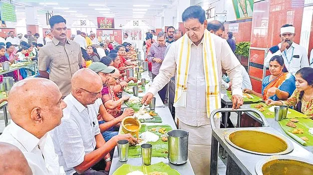 Birthday Celebration: చంద్రబాబు పుట్టినరోజున తిరుమలలో ఒకరోజు అన్నదానం