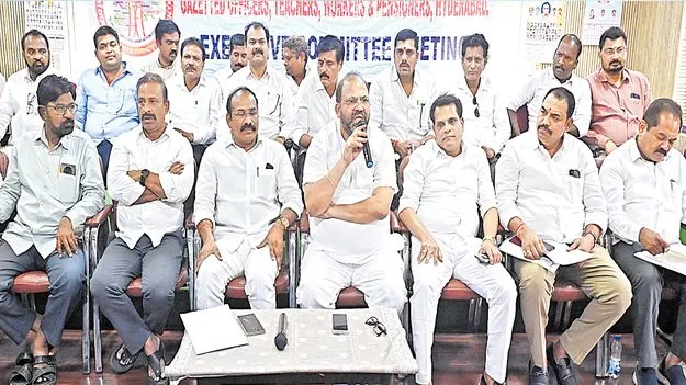 Employee Unions: ఉద్యోగుల్ని దోషులుగా నిలబెట్టొద్దు