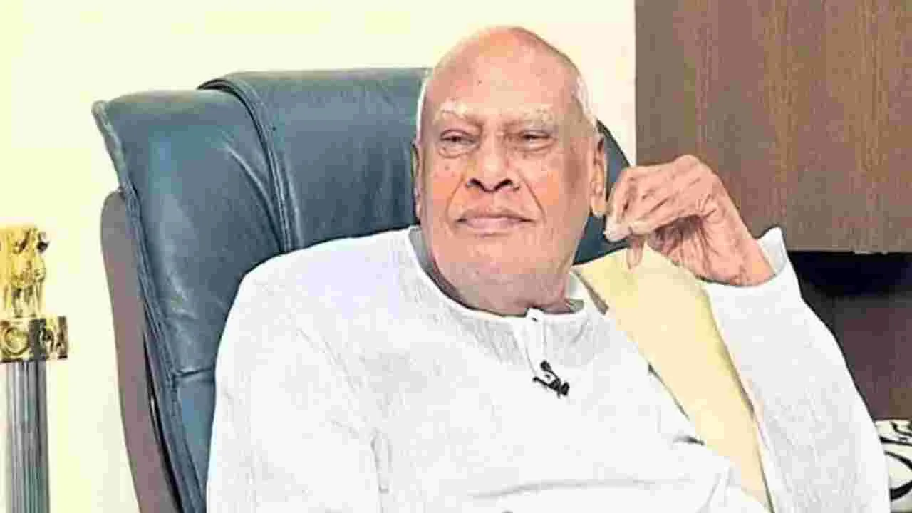 GHMC: లక్డీకాపూల్‌లో రోశయ్య కాంస్య విగ్రహం