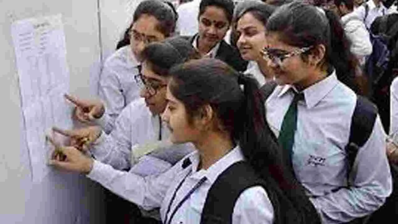 CBSE Results 2025: సీబీఎస్ఈ 10,12 ఫలితాల్లో బాలికలదే పైచేయి
