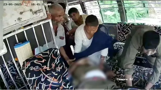 Viral Video: బస్ రన్నింగ్లో ఉండగా డ్రైవర్కు గుండెపోటు.. కండెక్టర్ లేకపోయి ఉంటే..