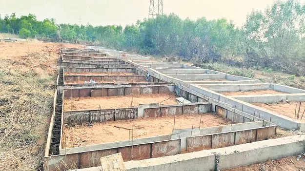 హౌసింగ్‌లో రిటైర్టు ఏఈ దందా