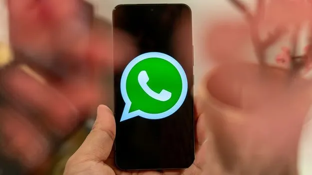 WhatsApp Update: వాట్సాప్ యూజర్లకు అలర్ట్.. ఇకపై స్టేటస్లను కూడా షేర్ చేసుకోవచ్చు