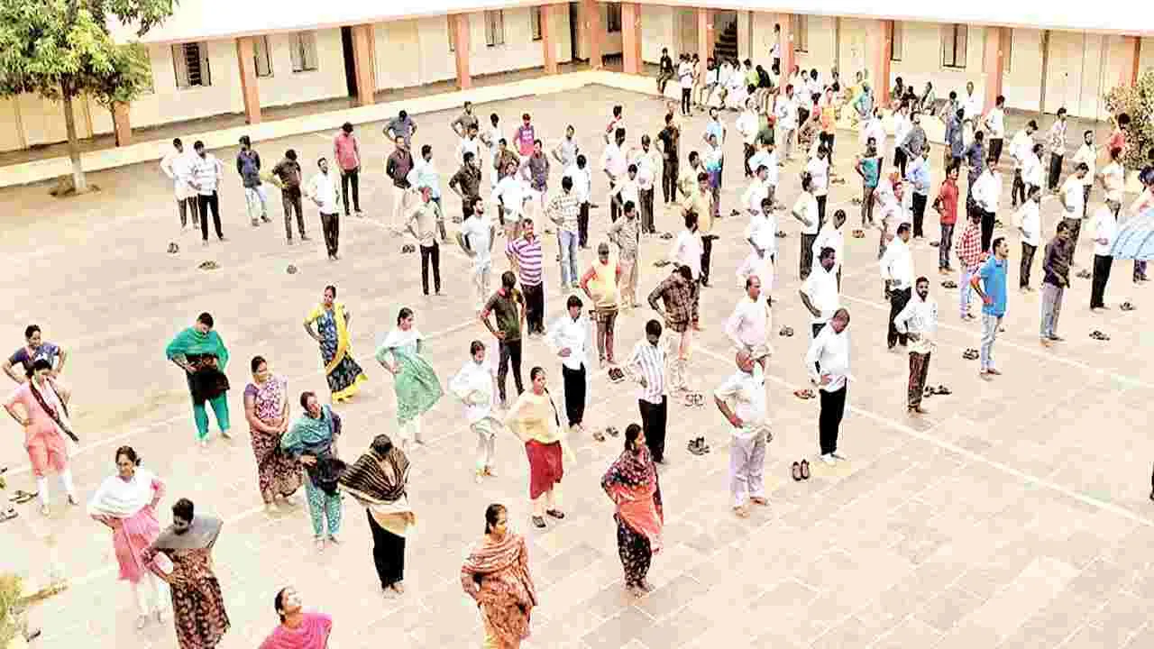 ఘనంగా యోగా డే