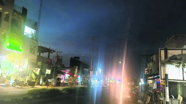 not work  వెలగలని వీధి లైట్లు  