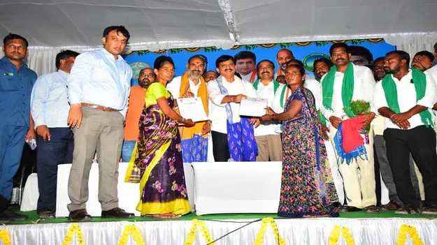 భూ భారతి చట్టం దేశానికి ఆదర్శం..