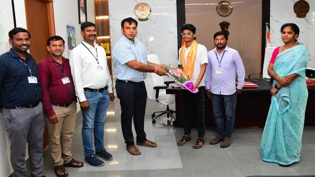 విద్యార్థులు ఉన్నత లక్ష్యంతో ముందుకు సాగాలి