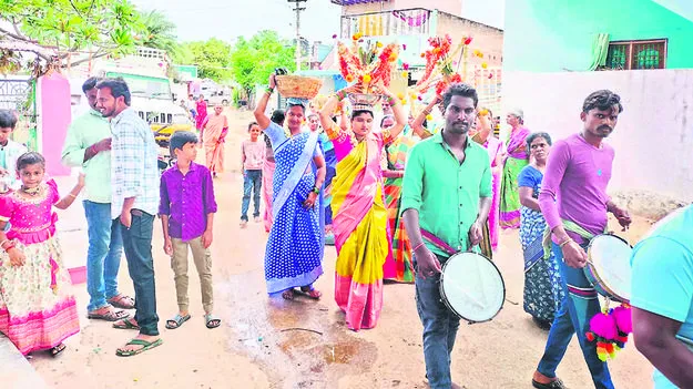 Bonas గంగమ్మకు బోనాలు, జ్యోతులు 