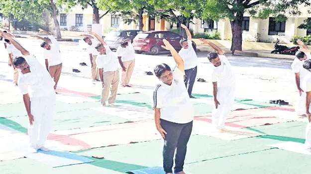 yoga  యోగాతో మానసిక ప్రశాంతత : ఎస్పీ 