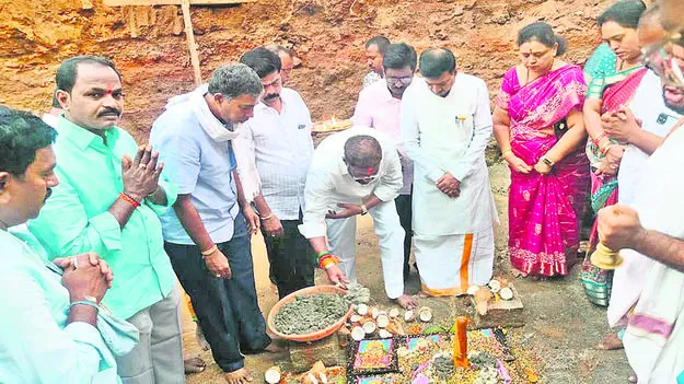 temple reconstruction ఆలయ పునర్నిర్మాణానికి భూమి పూజ 