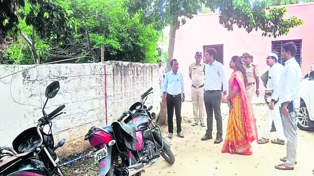 JC ఆక్రమణదారులకు నోటీసులు ఇవ్వండి : జేసీ