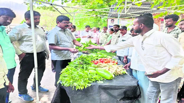 Organic market కలెక్టరేట్‌లో ఆర్గానిక్‌ మార్కెట్‌