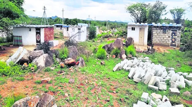 Arbitrary  యథేచ్ఛగా ప్రభుత్వ భూములు కబ్జా 