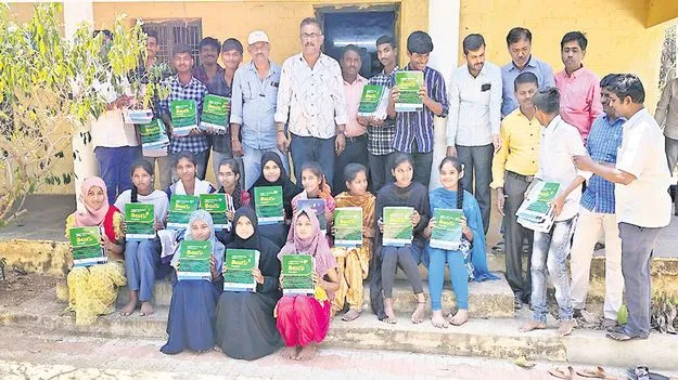Inter books ఇంటర్ పుస్తకాల అందజేత