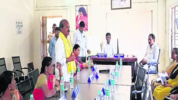  step down పరిపాలన చేతకాకపోతే దిగిపోండి 