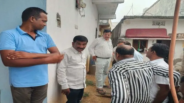 రోడ్డును ఇంకెంత విస్తరిస్తారు?