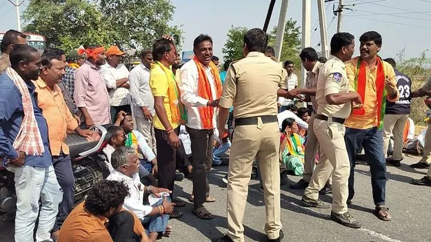 ధాన్యాన్ని వెంటనే కొనుగోలు చేయాలి