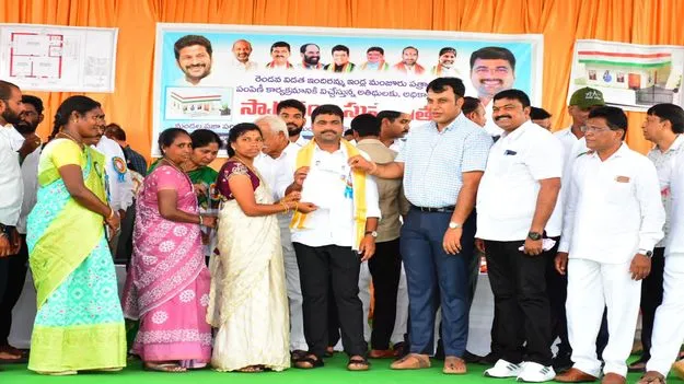 30 రోజుల్లో ఇందిరమ్మ ఇళ్ల నిర్మాణం ప్రారంభించాలి