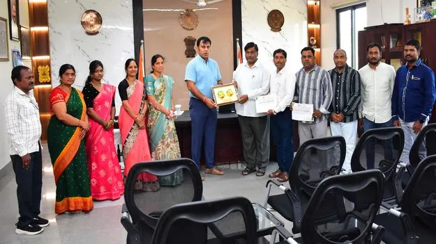రుణాల పంపిణీ లక్ష్య సాధనకు కృషి