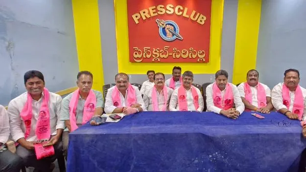 సీఎం ఫొటోలు ఉండాలని జీవో జారీ చేయండి..