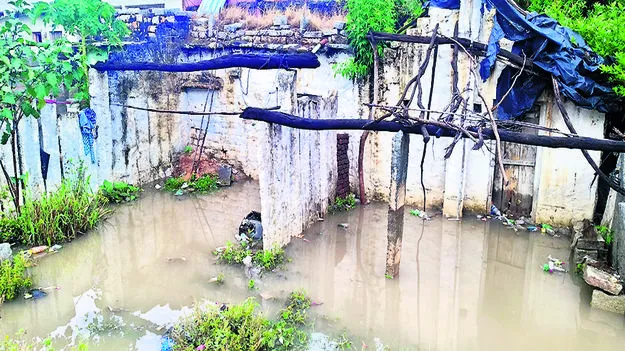 rains వానొస్తే నీరంతా ఆ ఇంట్లోకే!