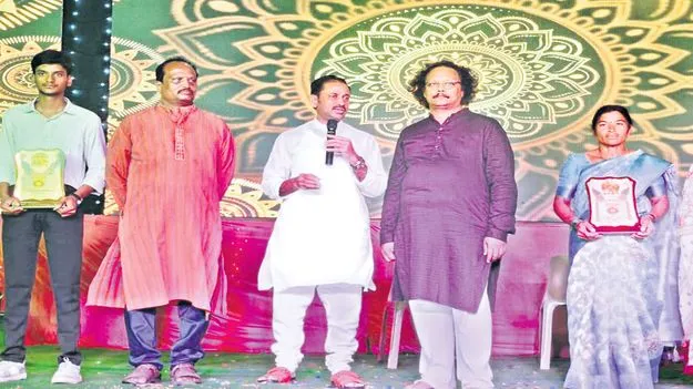 MLA విద్యతోనే అభివృద్ధి  