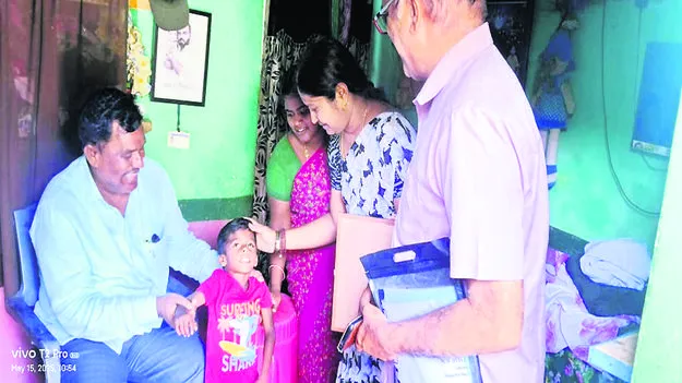 Children పిల్లలను భవిత కేంద్రాల్లో చేర్పించాలి 