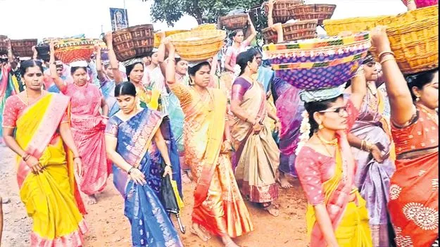 Goddess అమ్మవారికి బోనాలు సమర్పణ 