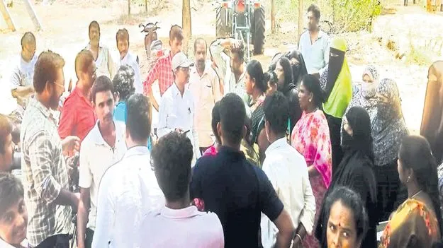 problems మా సమస్యలు పట్టించుకోరా..!