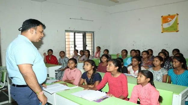 ఇందిరమ్మ ఇళ్ల నిర్మాణాలు పూర్తిచేసుకోవాలి