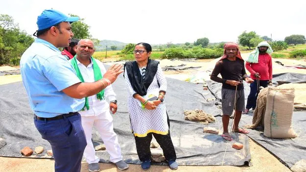 తూకం వేసిన ధాన్యాన్ని ఎప్పటికప్పుడు తరలించాలి