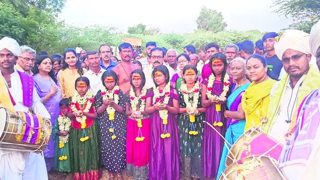 Akka Deities అక్కదేవతలకు ఎలవగంప సమర్పణ