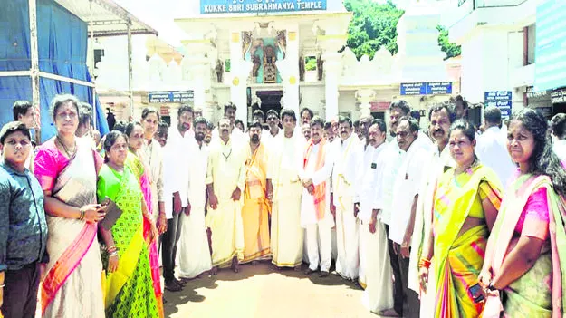 soldiers సైనికుల కోసం జనసైనికుల పూజలు 