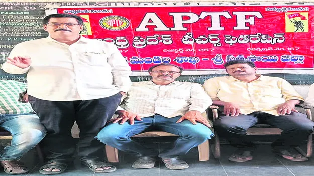 Schools గ్రామాల్లో పాఠశాలలను కొనసాగించాలి 