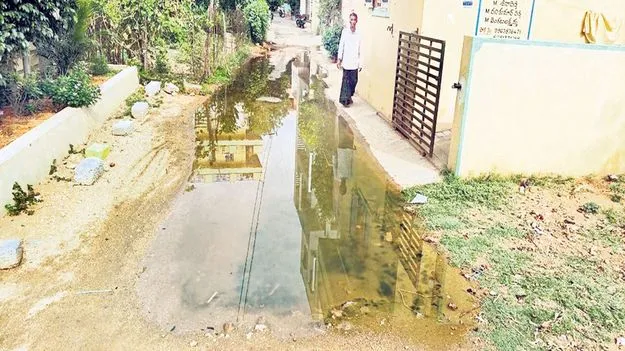 Sewage  రోడ్లపై మురుగునీరు నిల్వ