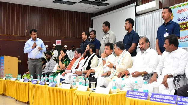 ఇందిరమ్మ ఇళ్ల మంజూరు పత్రాల పంపిణీలో జిల్లా ఫస్ట్‌..