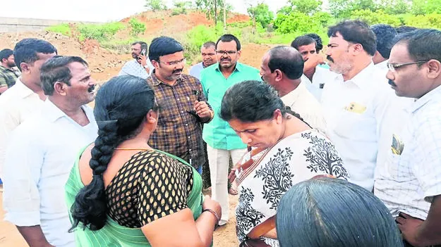 compensation పరిహారం ఇచ్చేవరకు పనులు జరగనివ్వం