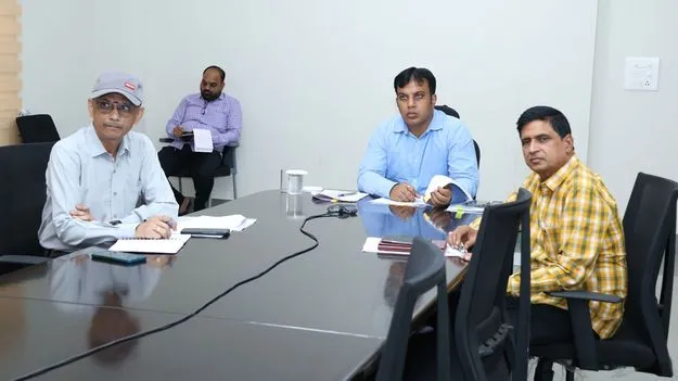 రైల్వే లైన్‌ నిర్వాసితులకు పెండింగ్‌ పరిహారం చెల్లించాలి