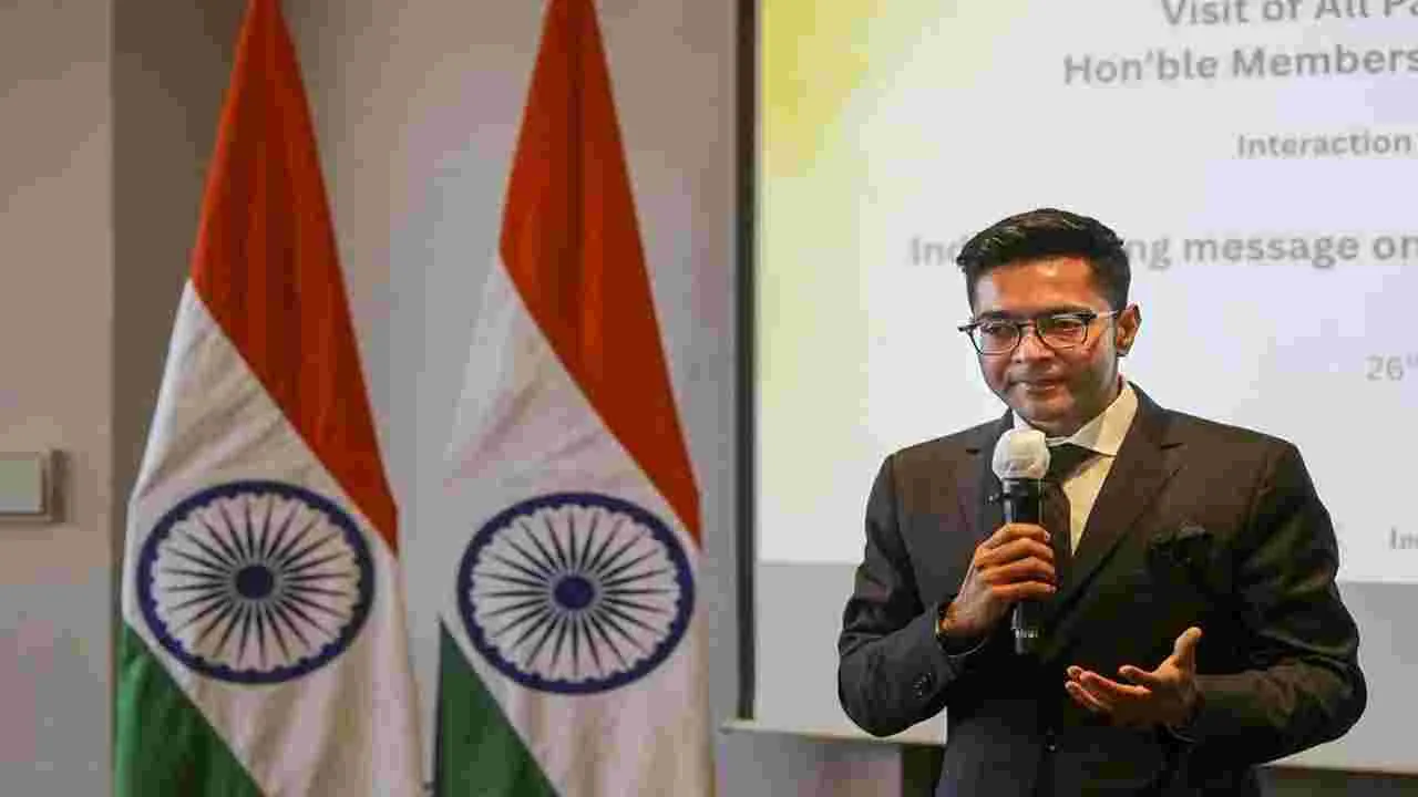 Abhishek Banerjee: ఉగ్రవాదుల అంత్యక్రియల్లో ఆర్మీ అధికారులు.. ఇంతకంటే సాక్ష్యం ఏంకావాలి..