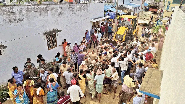 Tension in Bantuvanivalsa బంటువానివలసలో ఉద్రిక్తత