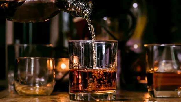 Alcohol: డైలీ 1 లేదా 2 పెగ్గులు తాగడం మంచిదేనా.. డాక్టర్లు ఏమంటున్నారు..