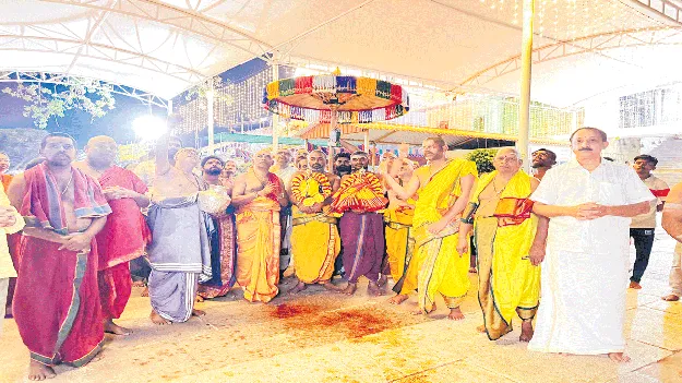 సత్యదేవుడు, అనంతలక్ష్మి అమ్మవార్లకు అరుంధతి నక్షత్ర దర్శనం