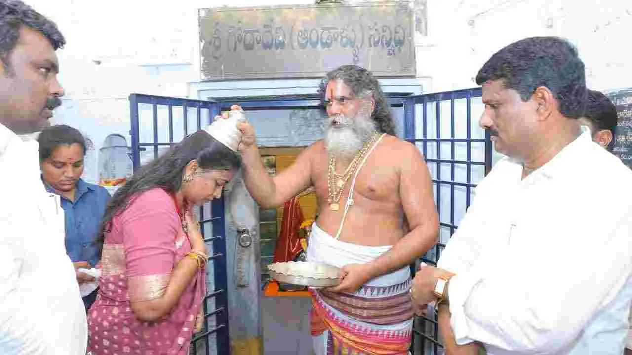 సీఎం చంద్రబాబు 75వ జన్మదిన వేడుకలు.. పాల్గొన్న హోంమంత్రి అనిత